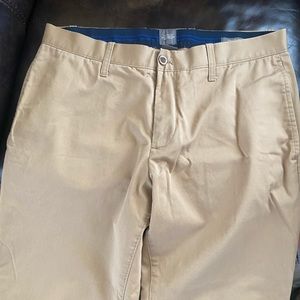 33x32 Gap Classic chinos